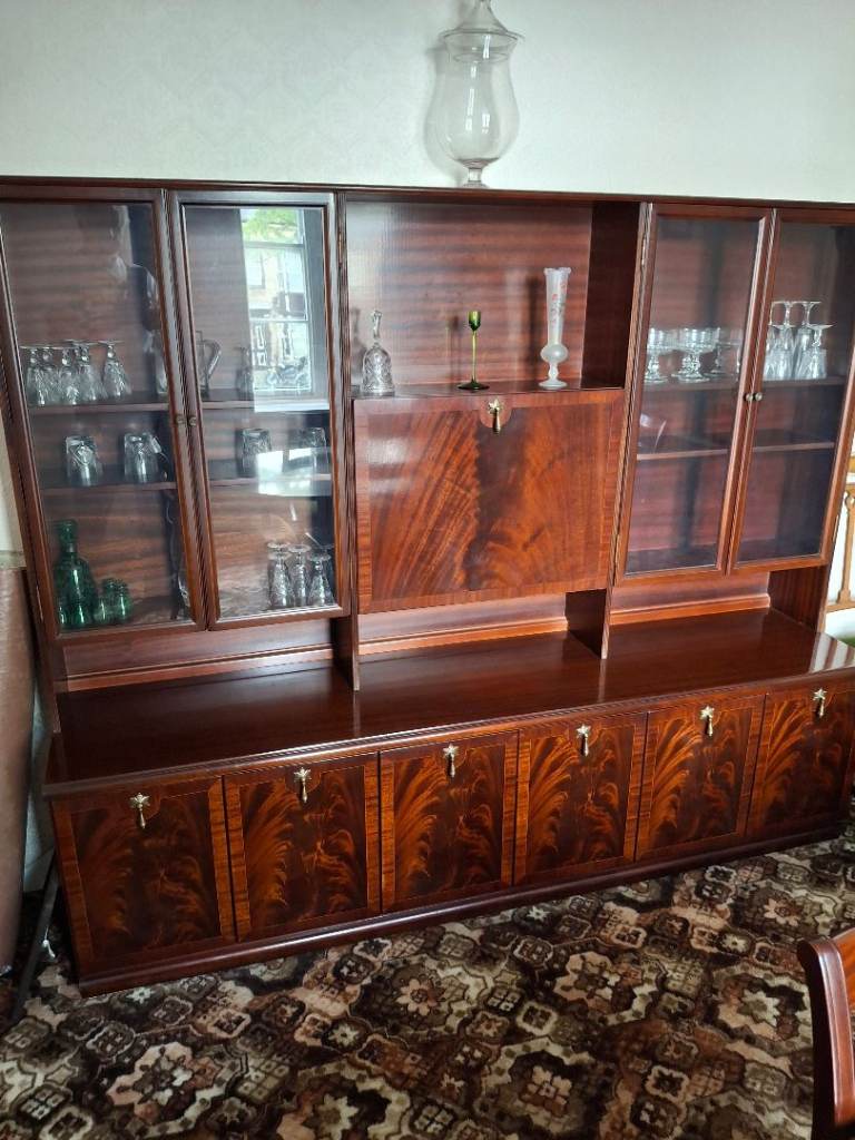 Large Wooden Display Cabinet/Sideboard – Good Condition
