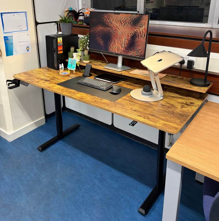 Large Electric Adjustable Standing Desk – 160x68cm, height 70-110cm