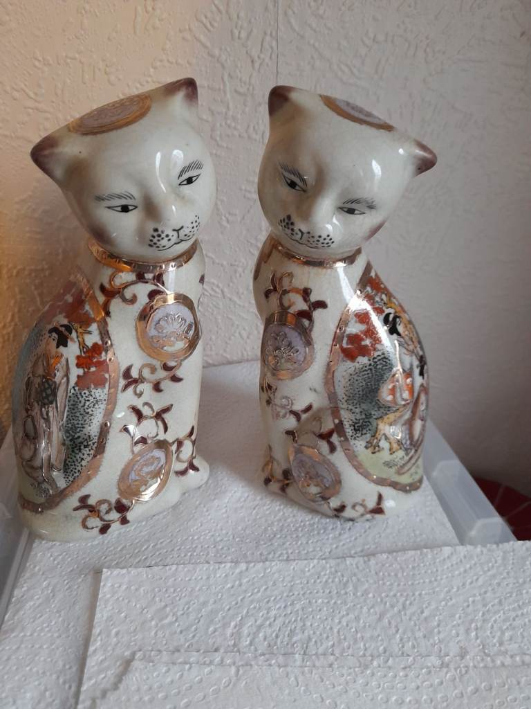 Pair of Chinese ornamental cats