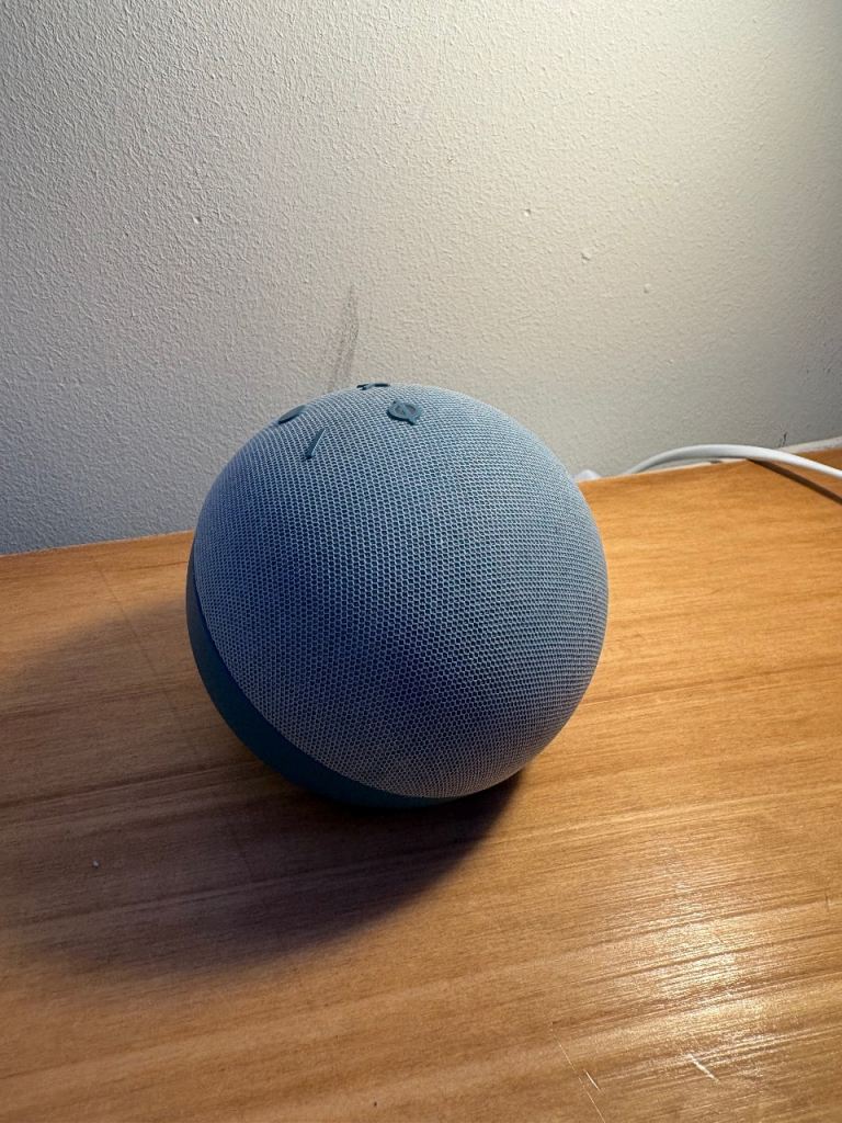 Amazon Echo Dot (4th Gen) Smart Speaker - Blue, Good Condition