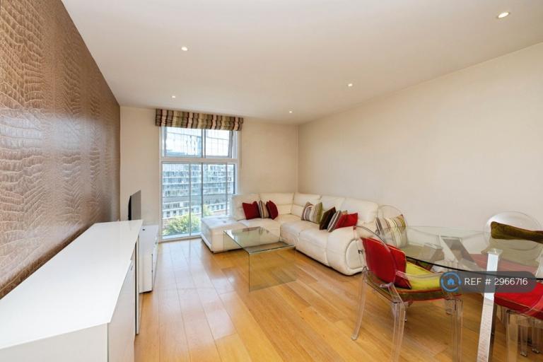 2 bedroom flat in Chelsea Bridge Wharf, London, SW11 (2 bed) (#2966716)