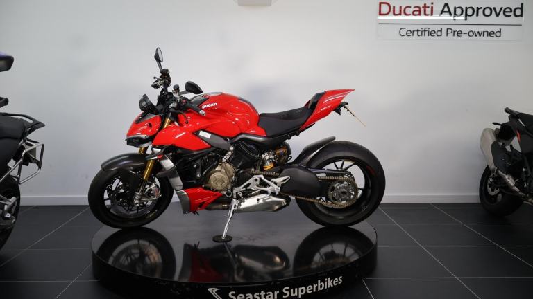 DUCATI STREETFIGHTER V4 S - 2022 - 12000 MILES