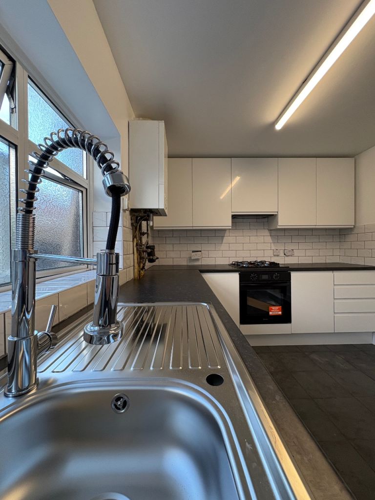 Newly refurbished 4 bed flat N19