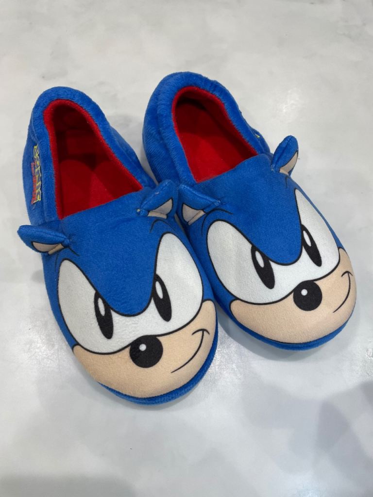 Sonic the hedgehog slippers size 3