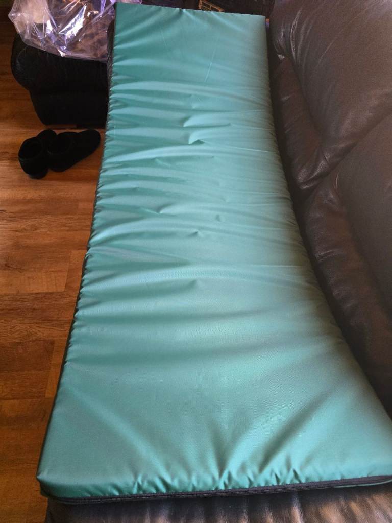 Good Condition Green Plastic Bench Cushion