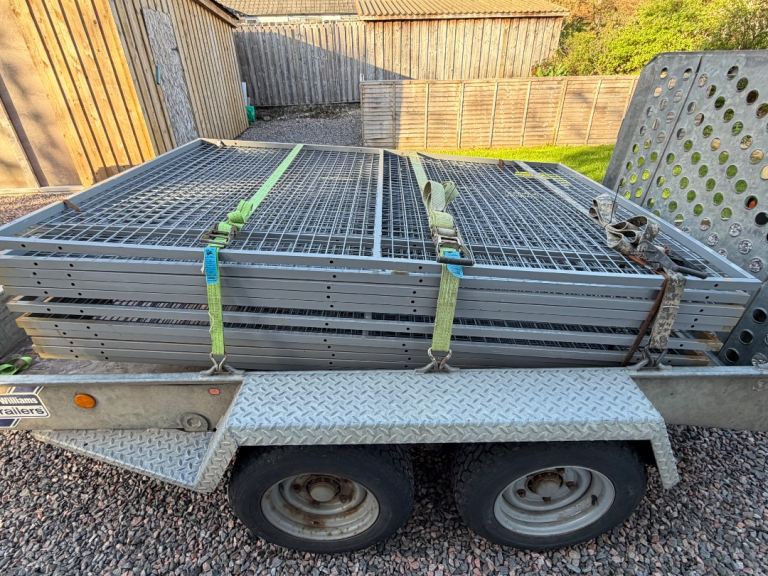 Mesh Panels Dog Kennel