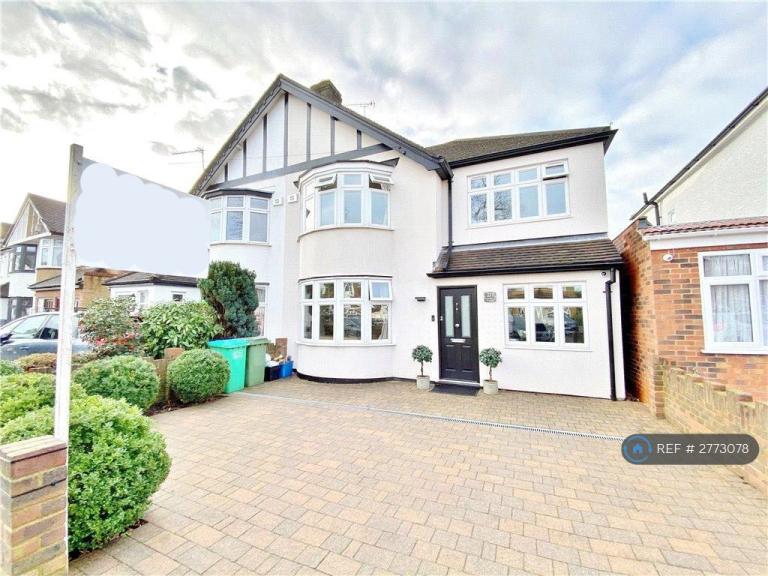 4 bedroom house in Lyndhurst Avenue, Twickenham, TW2 (4 bed) (#2773078)