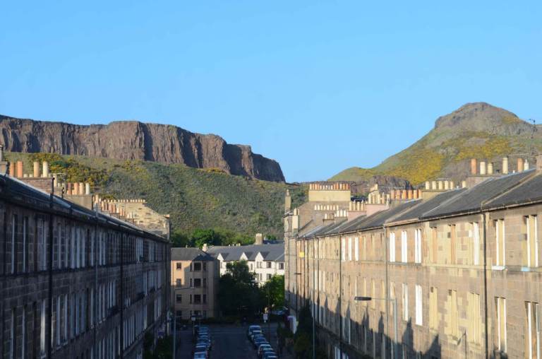 Five bedroom, bright and light flat opposite Montague Street. Available in June. HMO