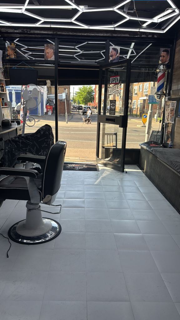 BARBER WANTED WALTHAMSTOW GOOD LOCATION SHOP