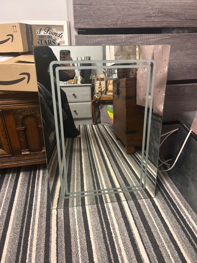 image for Light up bathroom mirror with shaver point 