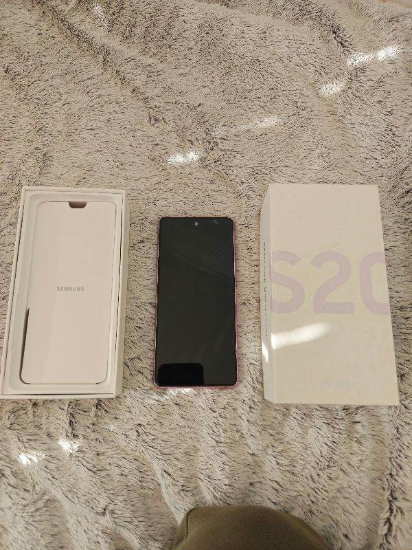 Samsung Galaxy S20 FE 128gb unlocked (dual sim)