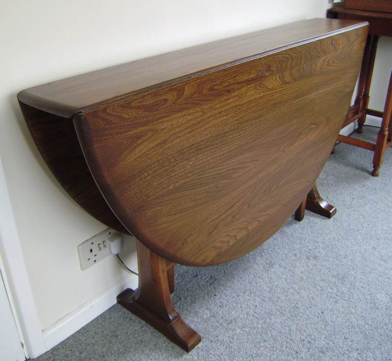 Vintage Ercol Windsor Gate Leg, Drop Leaf Dining Table model 610. VGC