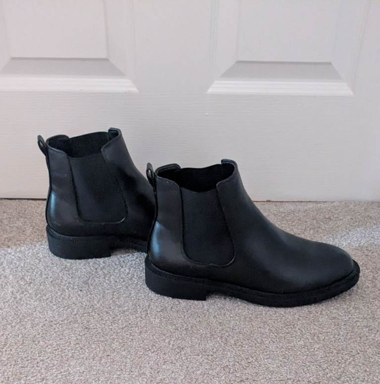 Brand new Black Chelsea boots size 7 
