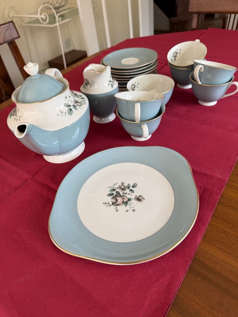 Royal Doulton ‘Rose Elegans’ Tea Set