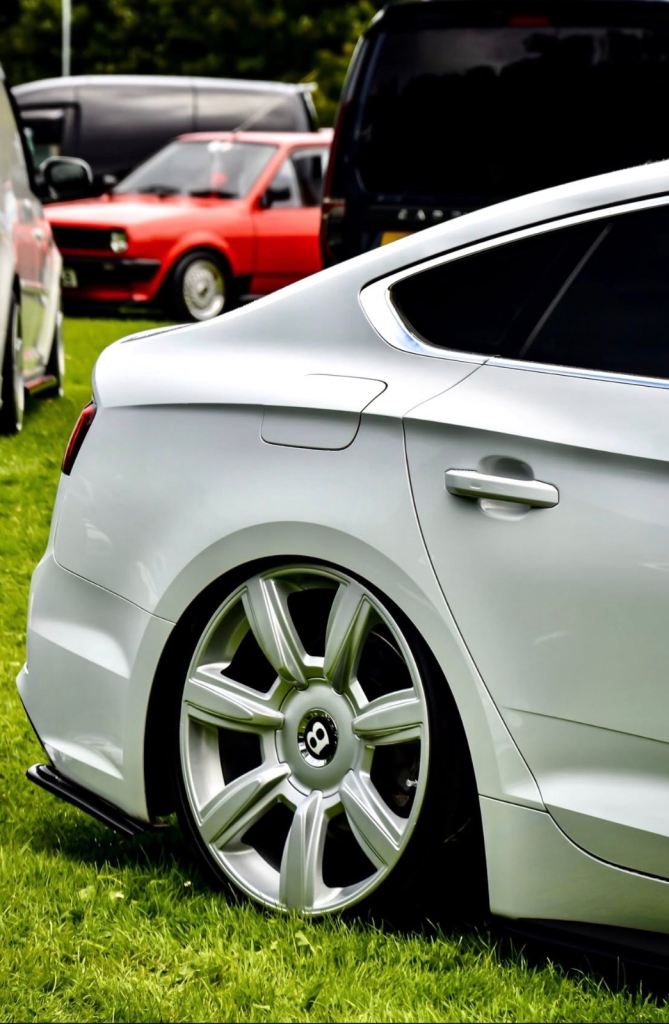 20x9 5X112 Bentleys flying Spur with caps 