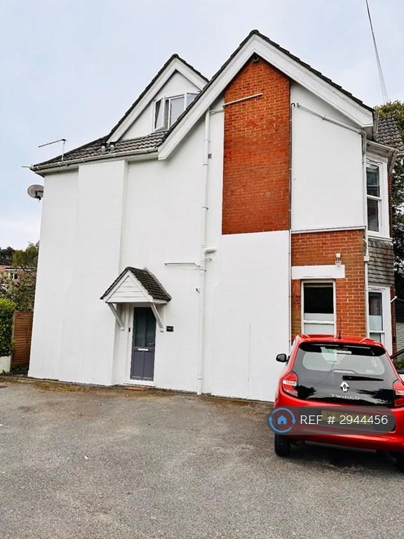 2 bedroom flat in Denewood Road, Bournemouth, BH4 (2 bed) (#2944456)
