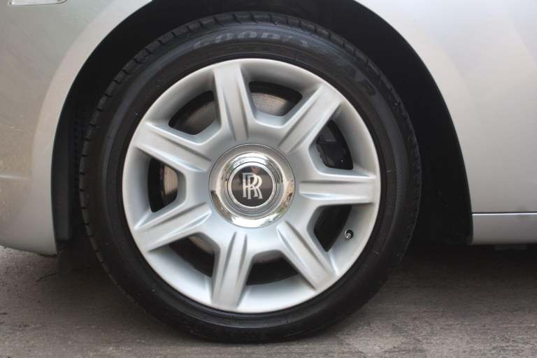 ROLLS-ROYCE GHOST 6.6 V12 2012