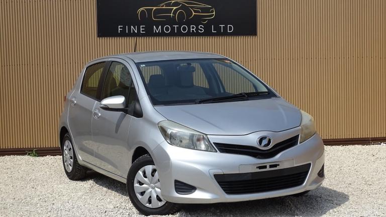 TOYOTA YARIS 1.3 Dual VVT-i Icon Silver Auto Petrol 2012