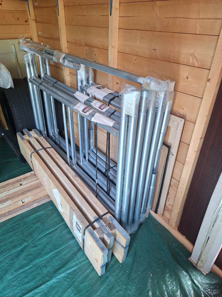 Brand new scaffolding.5.5metre.4 x 2 ft x 18ft.