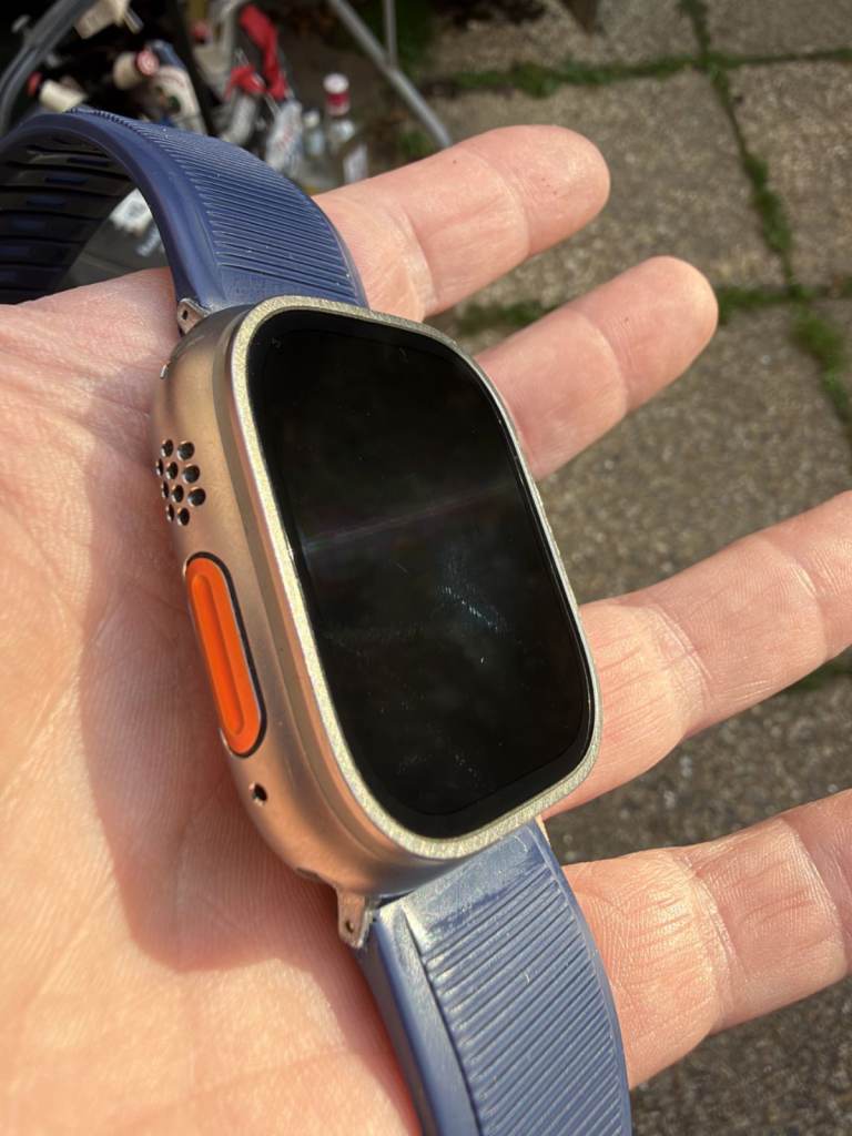 Apple Watch Ultra 1st gen 49mm Titanium 
