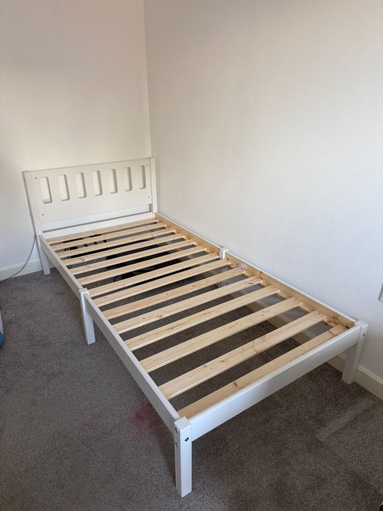 Habitat Ronnie Single Bed (Like New)