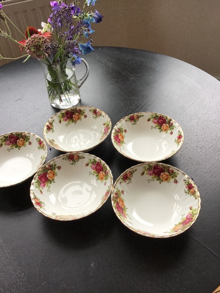 5 Royal Albert old country roses  bowls 