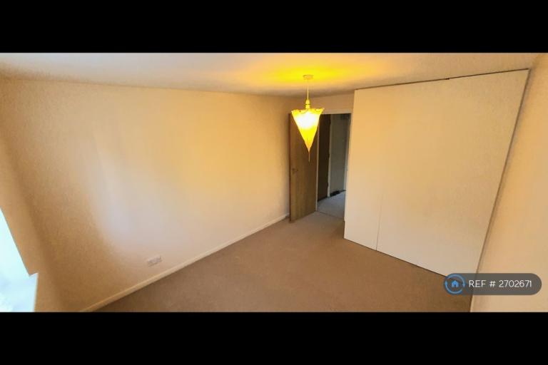 1 bedroom flat in Heddington Grove, London, N7 (1 bed) (#2702671)