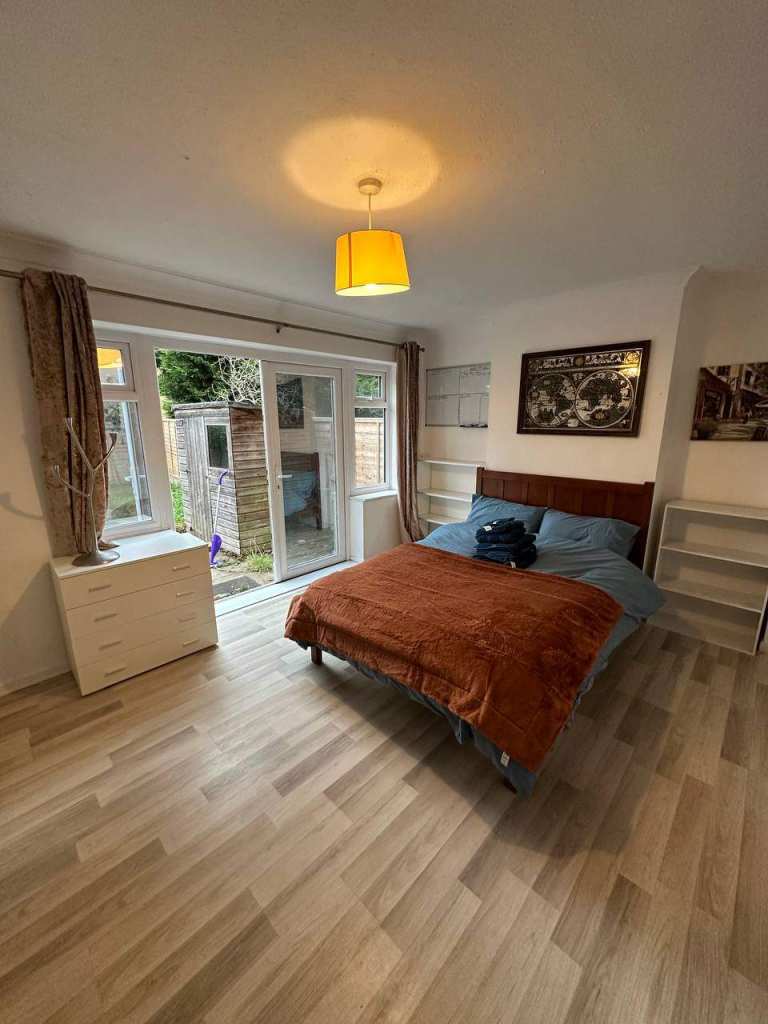 Double room in pet friendly House