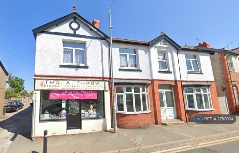 2 bedroom flat in High Street, Dyserth, Rhyl, LL18 (2 bed) (#2782034)