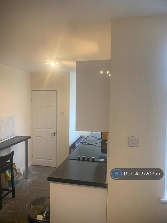1 bedroom flat in Century Street, Stoke-On-Trent, ST1 (1 bed) (#2720355)
