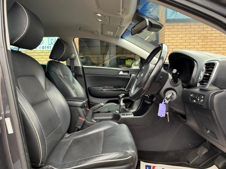 ** GREAT SPEC ** 2016 Kia Sportage 1.7 CRDi ISG 3 5 dr 2WD Estate ** £35 TAX **