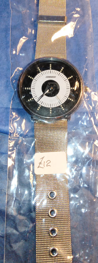 *REDUCED* Fashion  Watch Men's  - Stainless Steel - Black / White Dial - Flexible Bracelet NEW! 