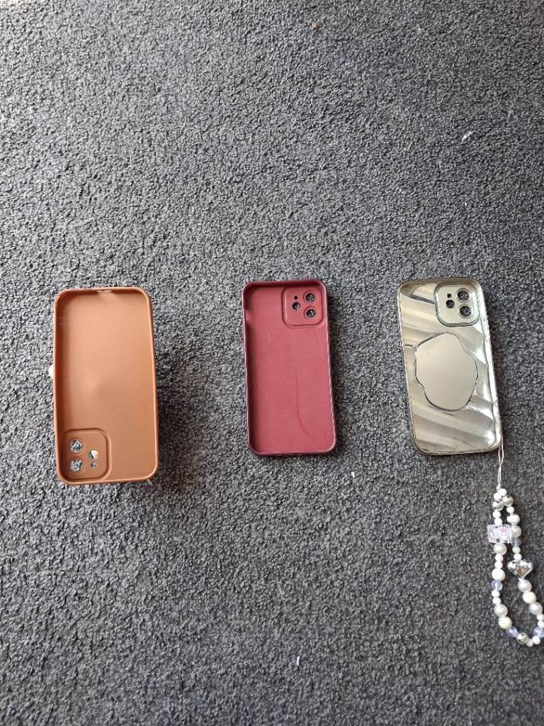 Mobile Phone Cases and Pouch – Good Condition