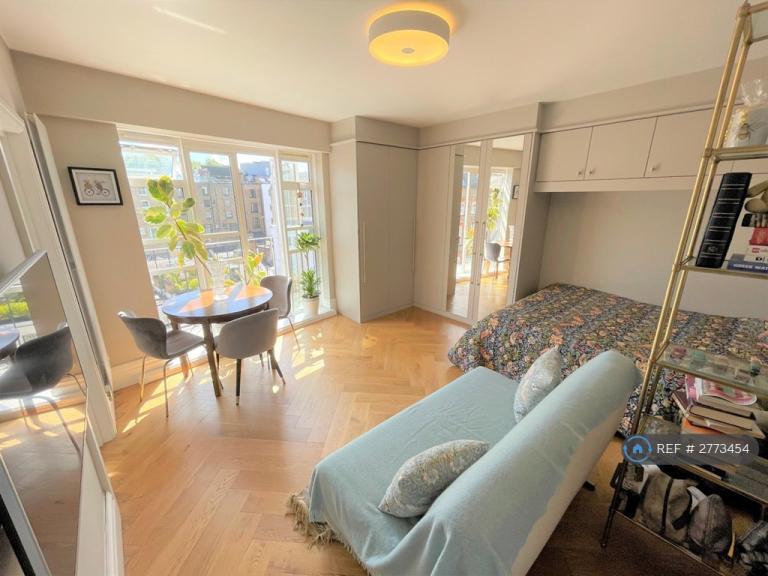 Studio flat in Courtfield Gardens, London, SW5 (#2773454)