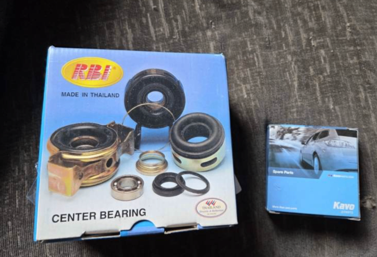 Toyota hilux 2005 mk5 and other models centre bearing kit & U joint