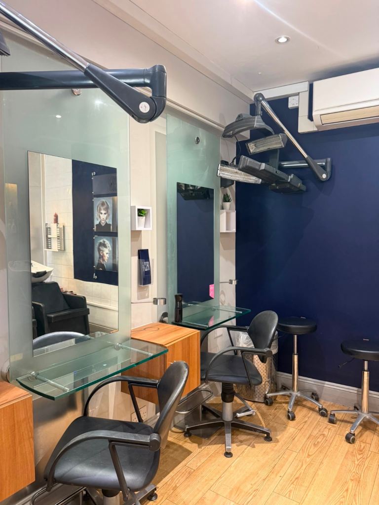 FULLY FUNCTIONAL HAIR SALON AVAILABLE – ST ALBANS