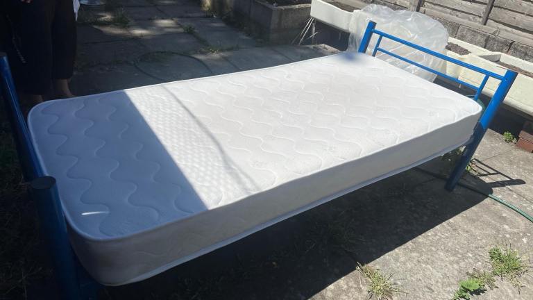 Single bed mattress 