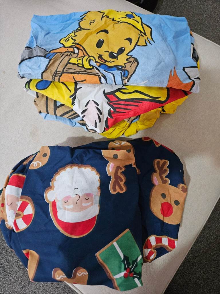 Single fitted bedsheet with pillow cover