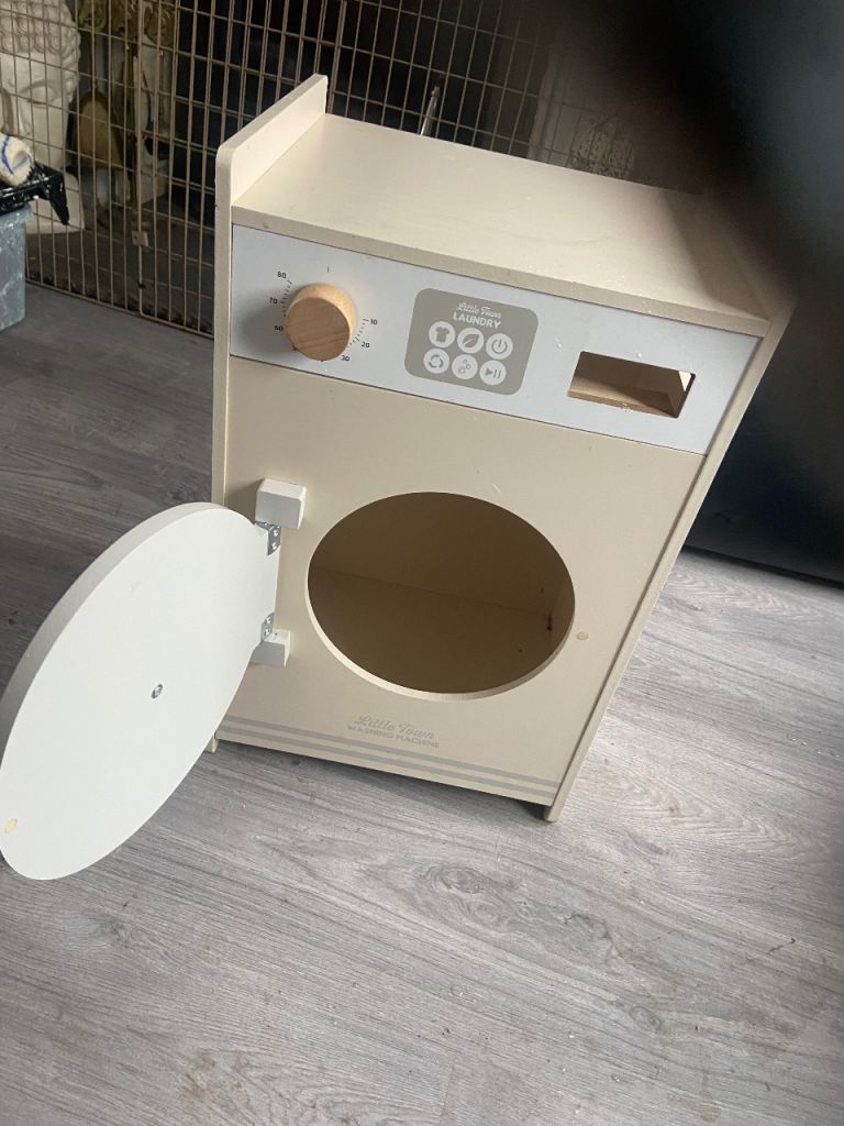 Children’s storage box seat 