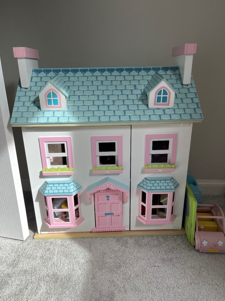 Le Toy Van wooden dolls house plus accessories