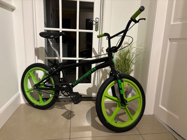 2005 GT PERFORMER OLD SCHOOL BMX