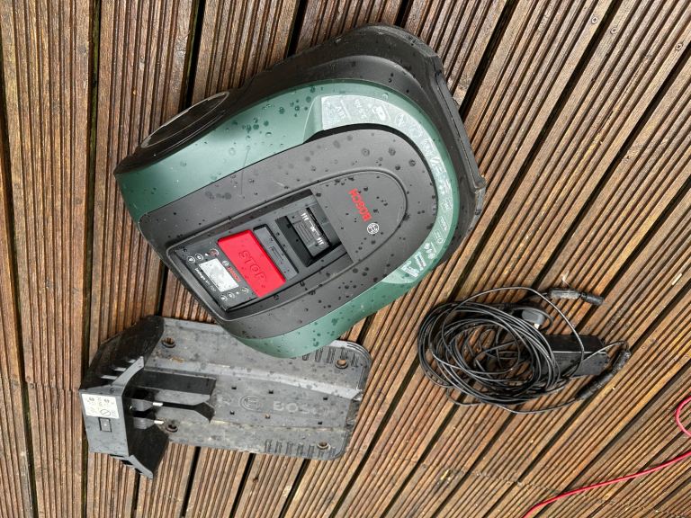 Bosch Indigo M+ 700 robot lawnmower - for parts 