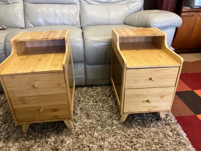 £20 for 2 Bedside Cabinets 