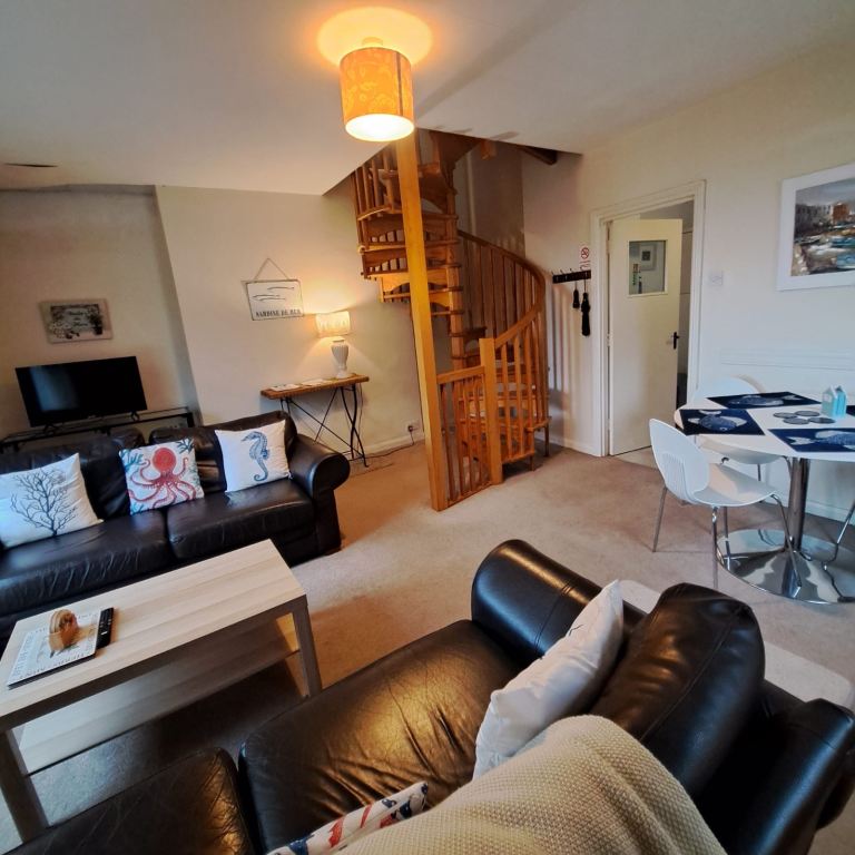 2 bedroom 1 bathroom apartment over 2 floors for let in Maidencombe, Torquay
