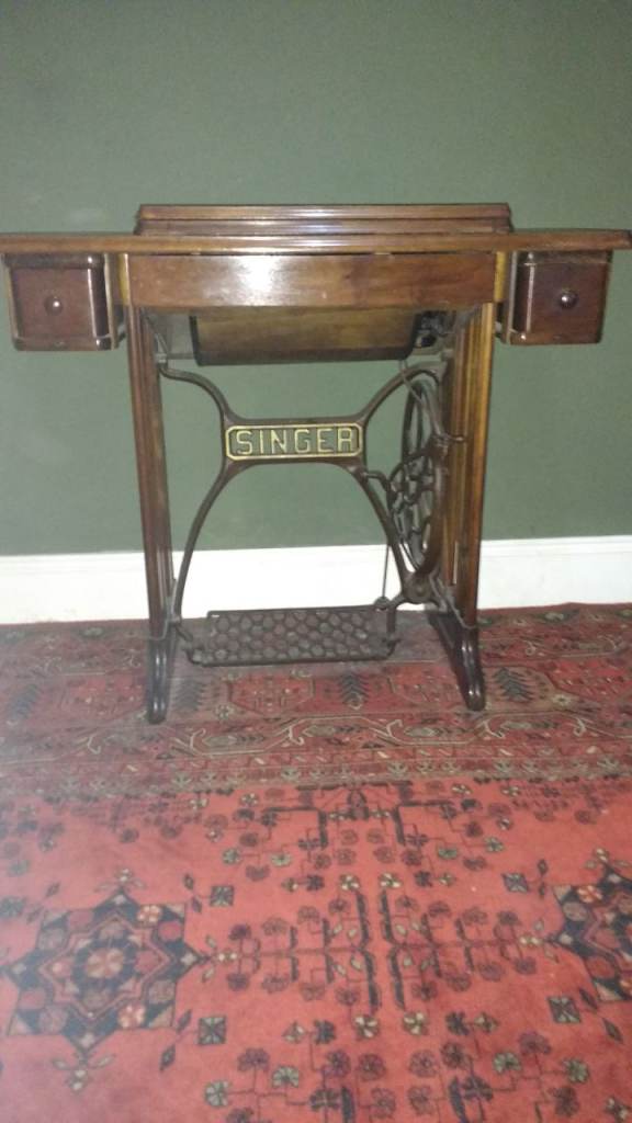 SINGER SEWING MACHINE