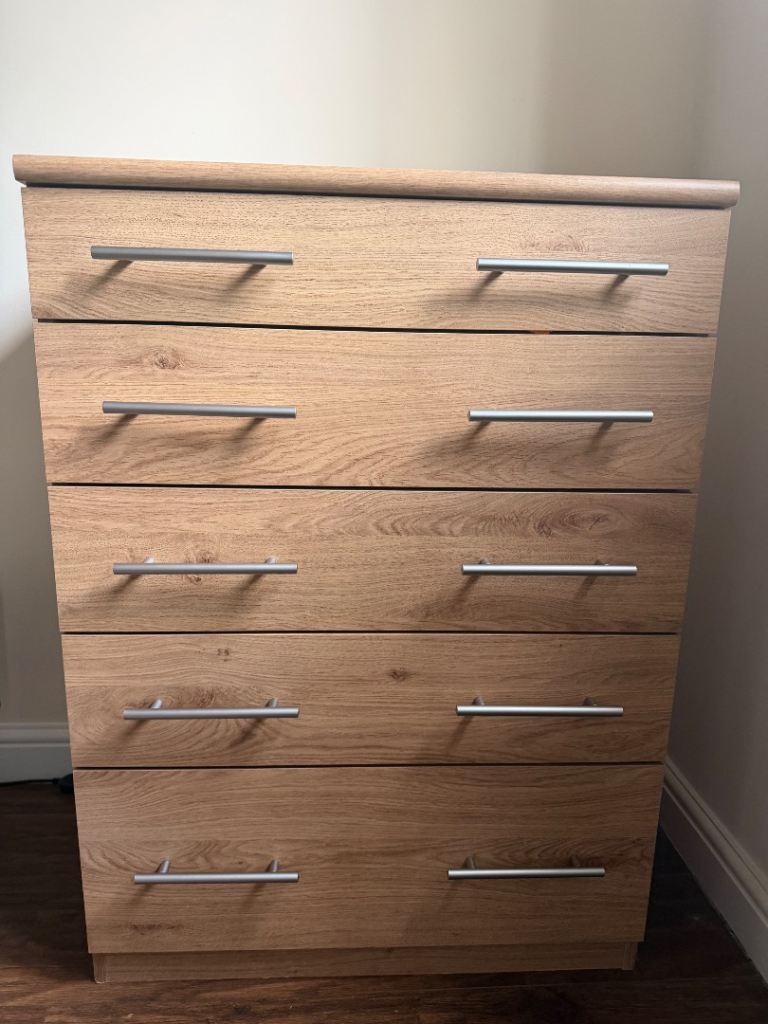 Wooden Chest of Drawers with 5 Drawers – Good Condition