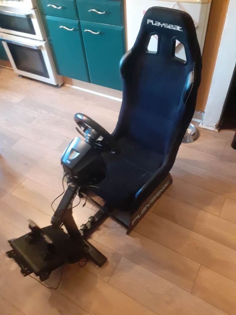image for Playseat with hori steering wheel an pedals 