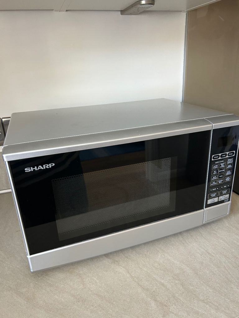 Sharp Microwave Oven - Silver, excellent condition 