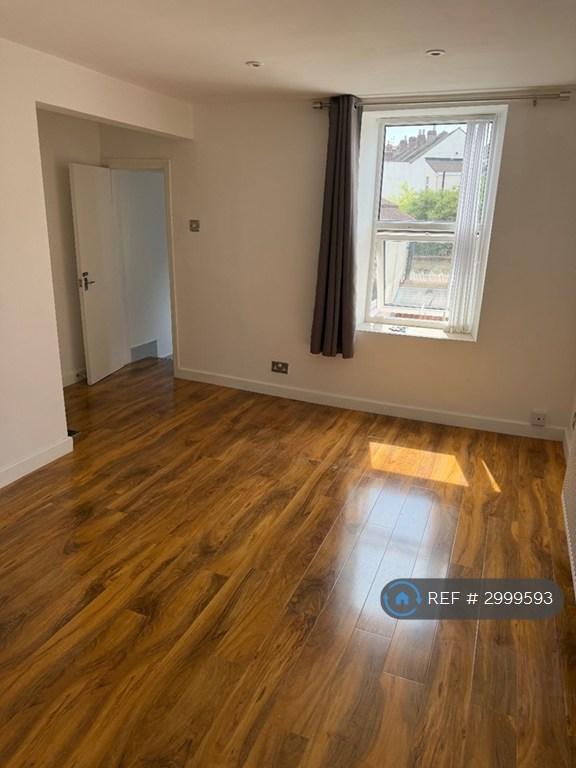 1 bedroom flat in St George, Bristol, BS5 (1 bed) (#2999593)