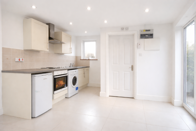 Studio flat for rent in NW2 next to all amenities & great transport link